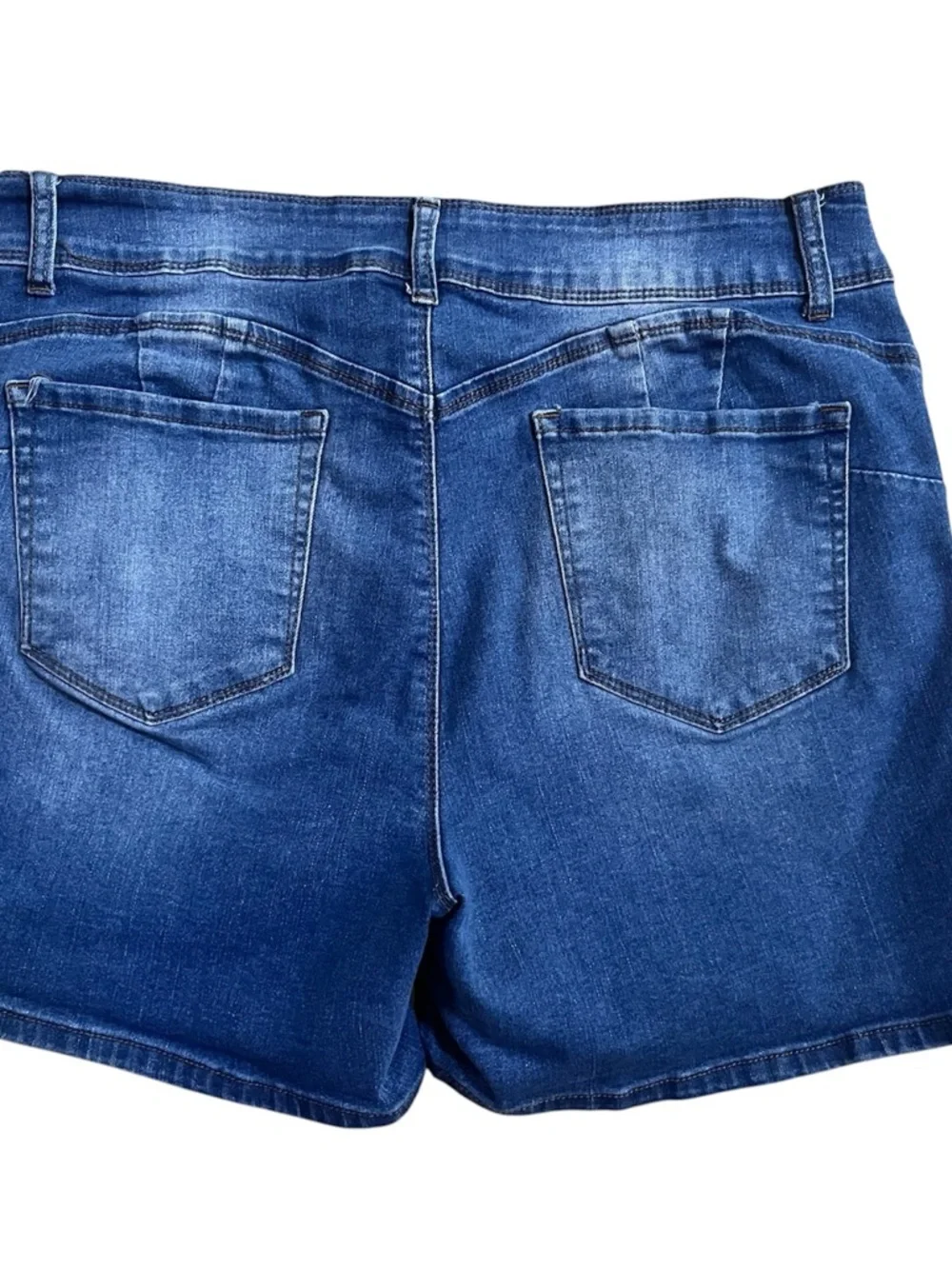 Honey & Bristle Blue Denim Stretchy shorts size 18